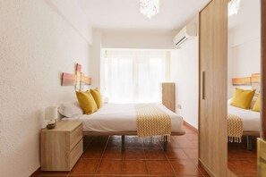 3 slaapkamers, een strijkplank/strijkijzer, gratis wifi, beddengoed
