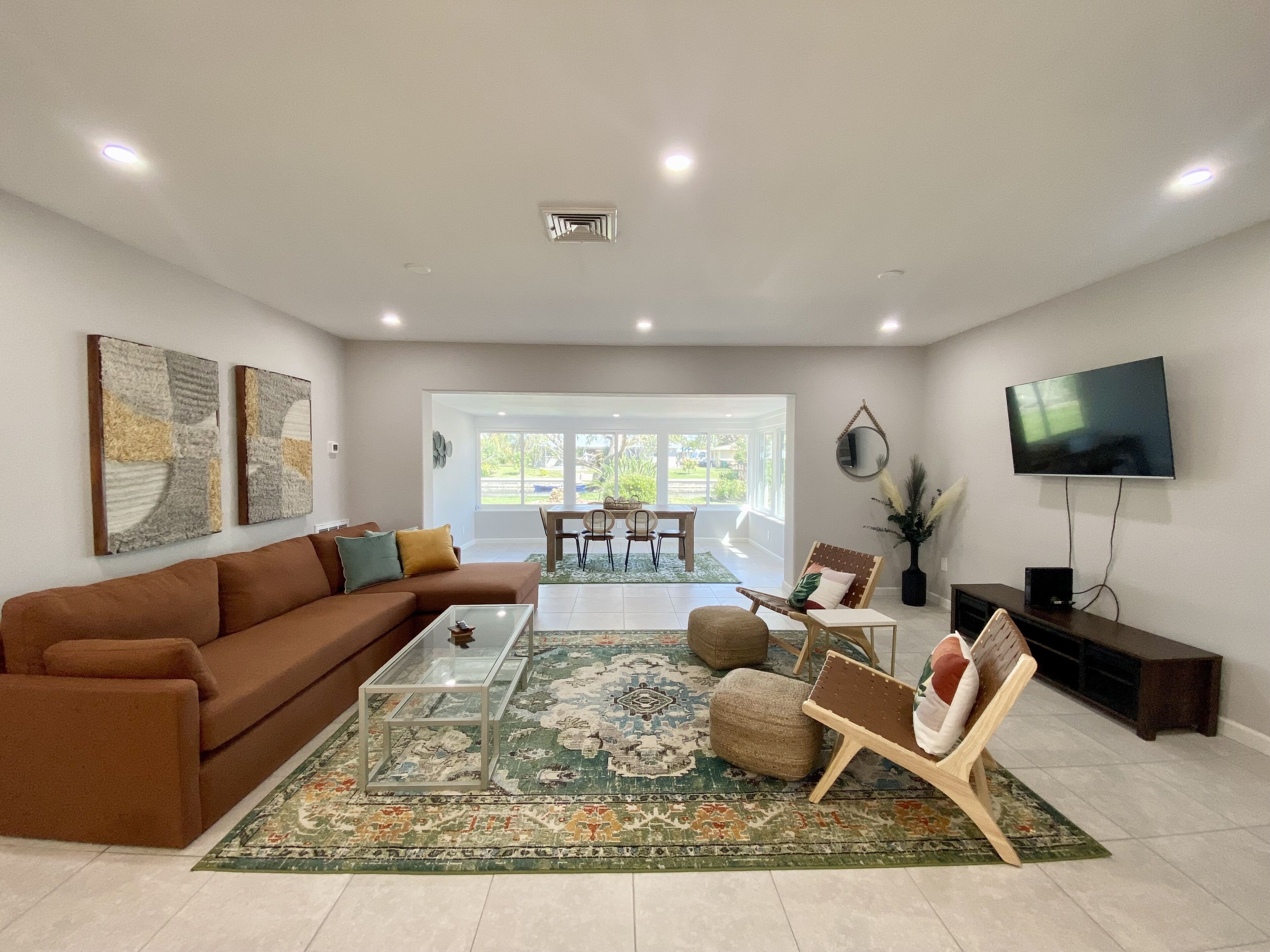 Quaint 2/3 Bed Renovated Getaway On The Canal Minutes To The Beach