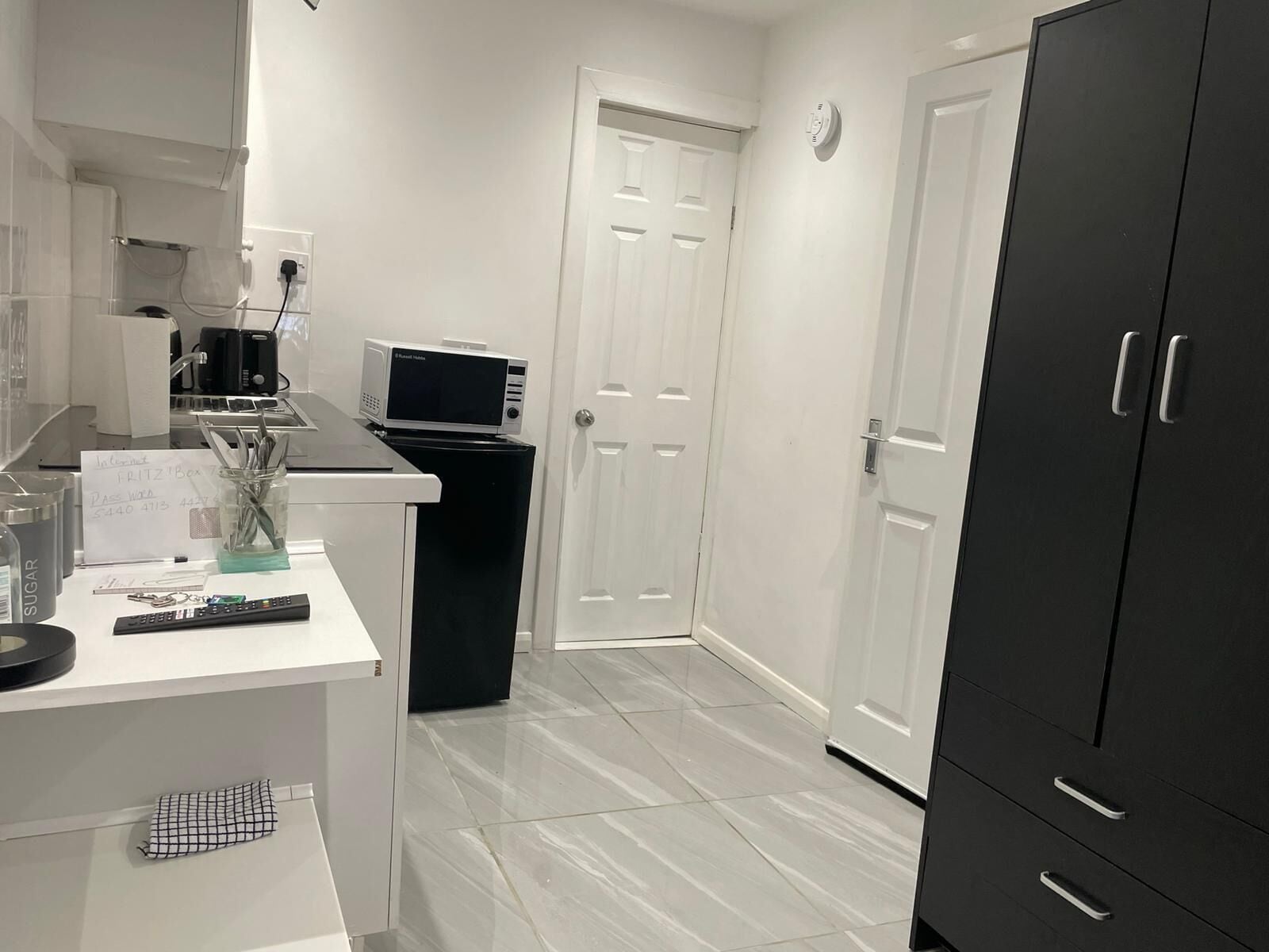 Stüdyo | Özel mutfak | Buzdolabı, mikrodalga fırın, set üstü ocak, elektrikli su ısıtıcısı 