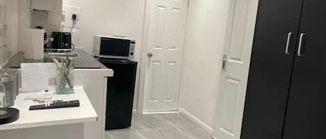 開放式客房 | 私人廚房 | 雪櫃、微波爐、爐具、電熱水壺