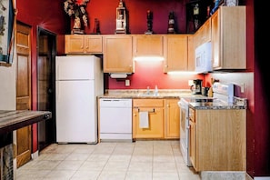 Fridge, microwave, oven, stovetop - Dog-Friendly Canal Park Condo| Hot Tub| Pool (Duluth)