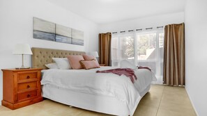4 bedrooms, iron/ironing board, travel cot, WiFi - Sandy Cove - family accommodation (Culburra Beach)