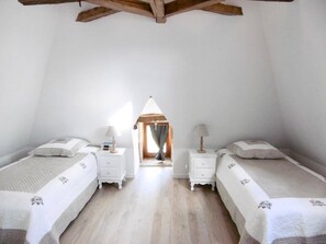 5 Schlafzimmer, Bügeleisen/Bügelbrett, kostenloses WLAN, Bettwäsche