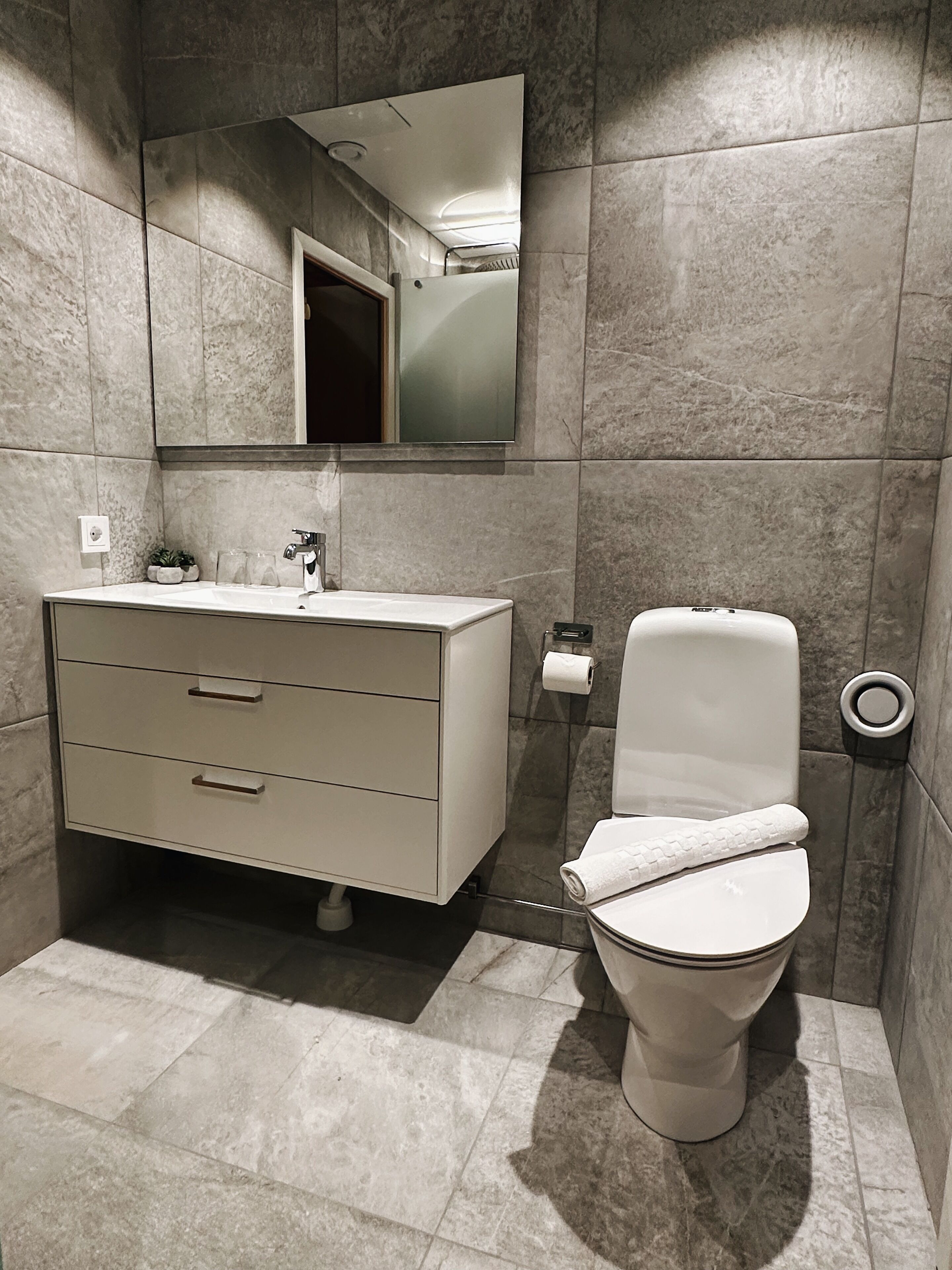 dubbelrum med bastu | bathroom | hair dryer, heated floors, towels