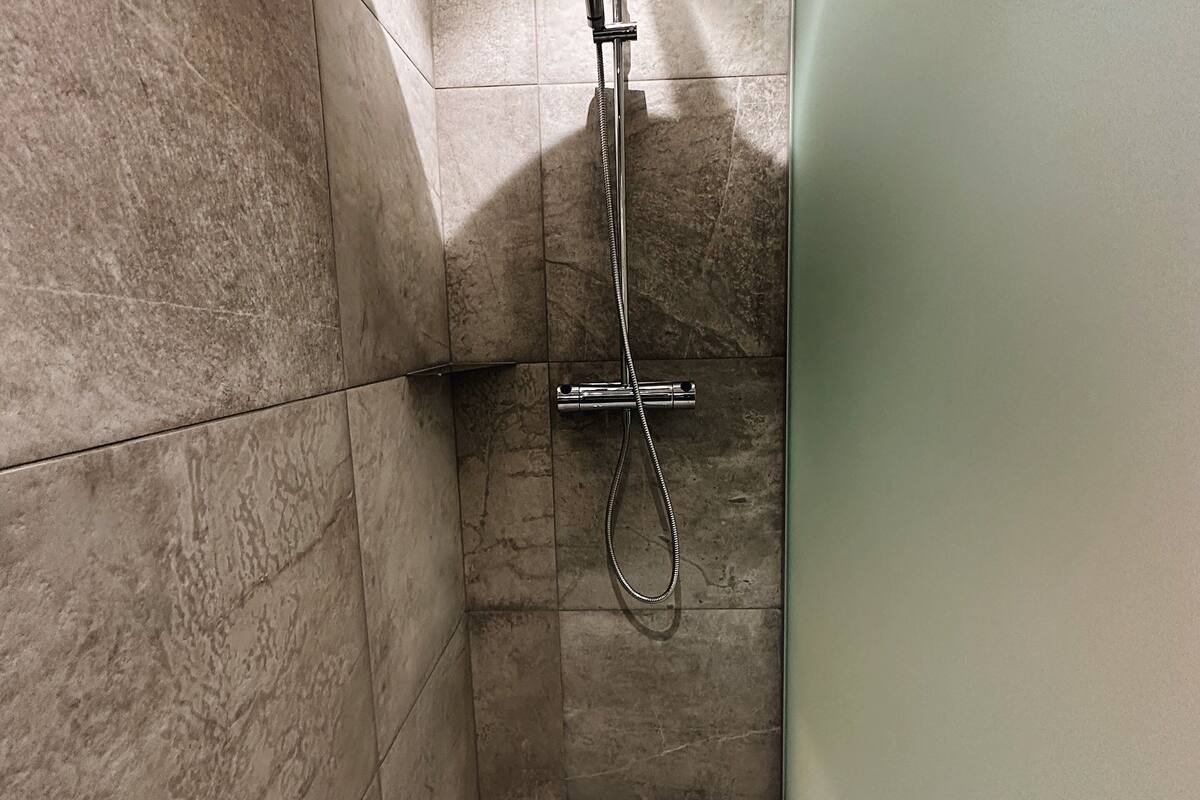 dubbelrum med bastu | bathroom | hair dryer, heated floors, towels