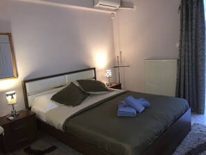 2 soverom, skrivebord, strykejern/-brett og wi-fi (inkludert)