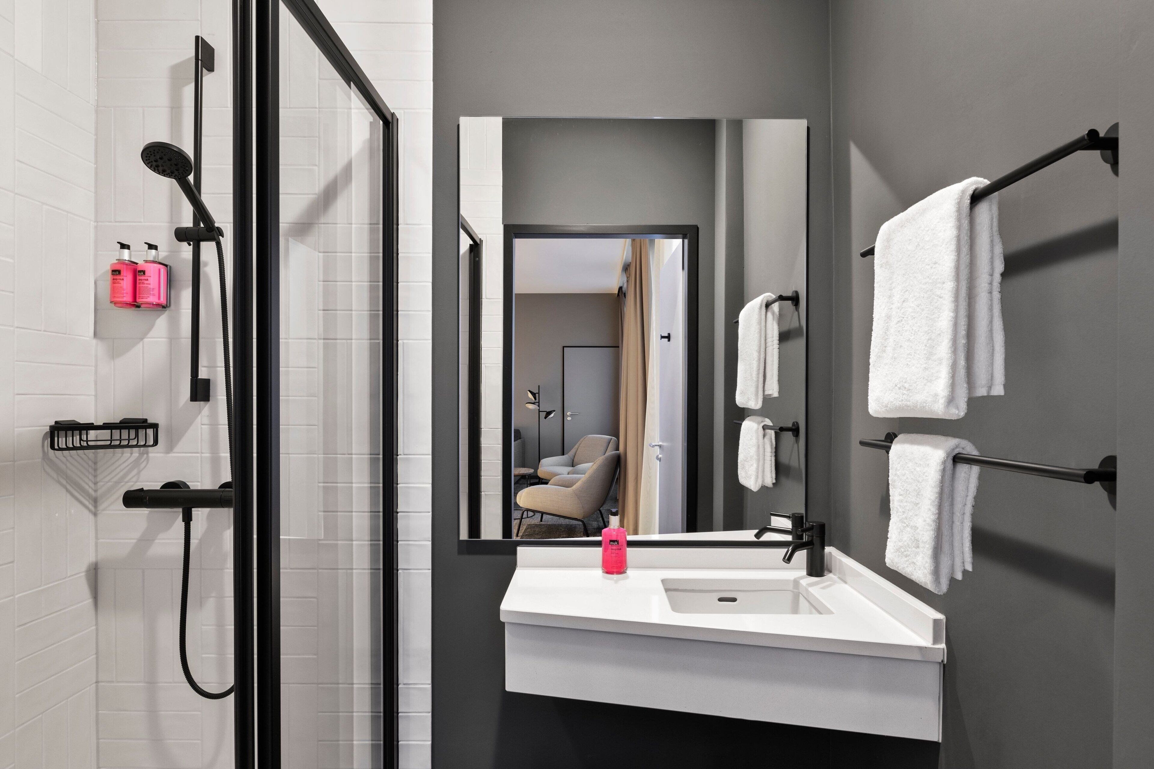 shower, free toiletries, hair dryer, towels