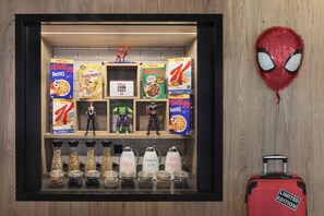 Daily buffet breakfast (EUR 21 per person) - Moxy Duesseldorf City (Düsseldorf)