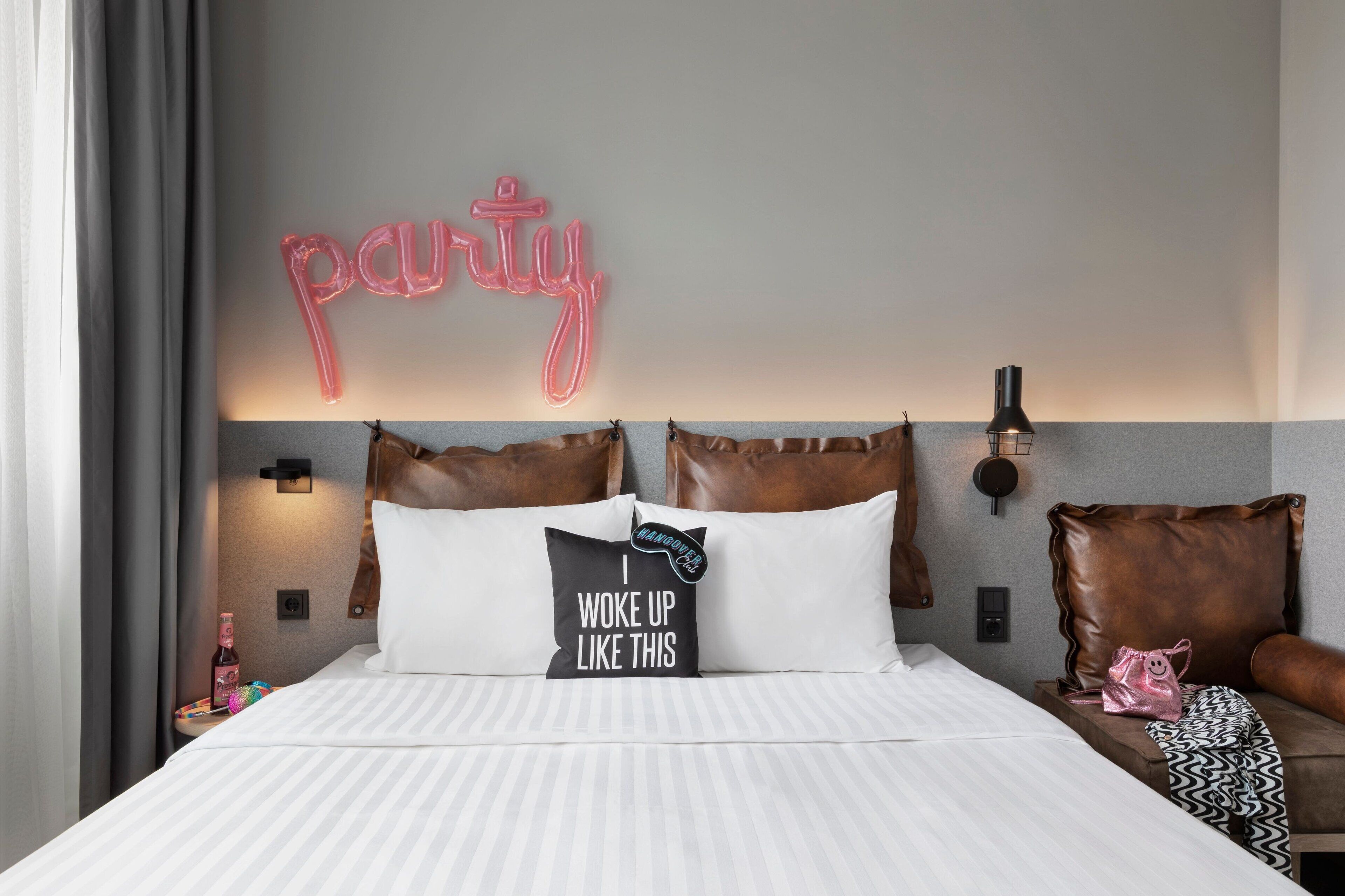 Moxy Duesseldorf City, Düsseldorf: Reviews & Hotel Deals | Book at ...