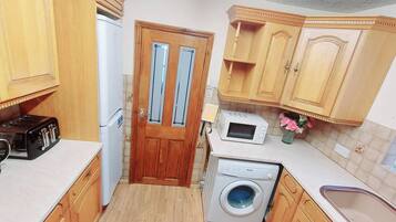 House | Private kitchen | Fridge, microwave, oven, stovetop