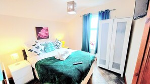 4 bedrooms, iron/ironing board, free WiFi, bed sheets