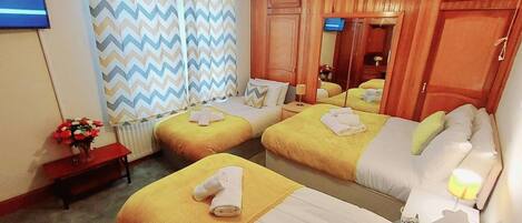 Casa | 4 dormitorios, tabla de planchar con plancha, wifi gratis y ropa de cama