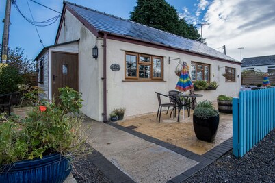 Honeysuckle Cottage - 1 Bedroom - Amroth