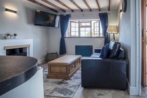 32-英寸纯平电视 （配备有线频道）、电视