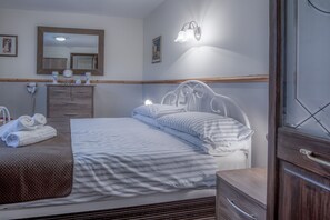 1 habitación, tabla de planchar con plancha, wifi gratis y ropa de cama 