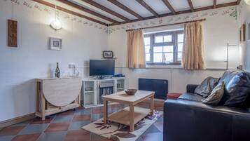 Cottage (1 Bedroom) | Living area | 32-inch flat-screen TV with cable channels, TV