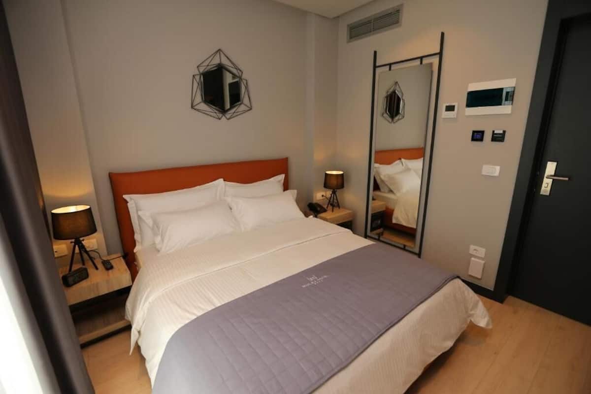 Standard Room | In-room safe, free WiFi