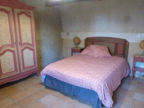 5 habitaciones, tabla de planchar con plancha y wifi 