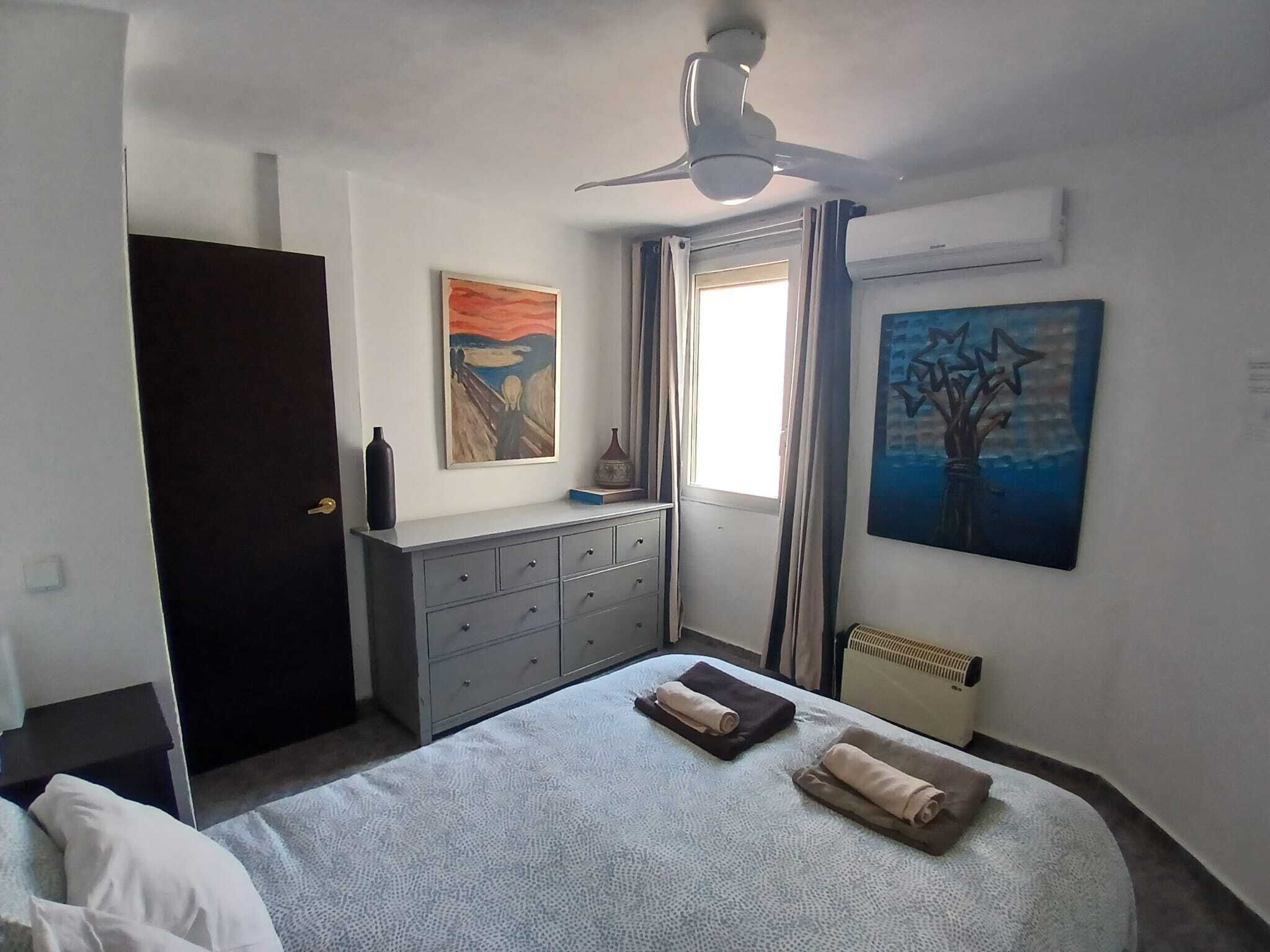 2 多间卧室、熨斗/熨衣板、上网接入、床单