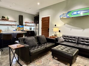 Smart TV, fireplace, books, stereo