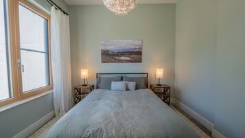 2 bedrooms, desk, iron/ironing board, free WiFi