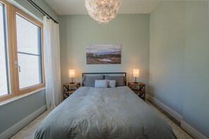 2 bedrooms, desk, iron/ironing board, free WiFi