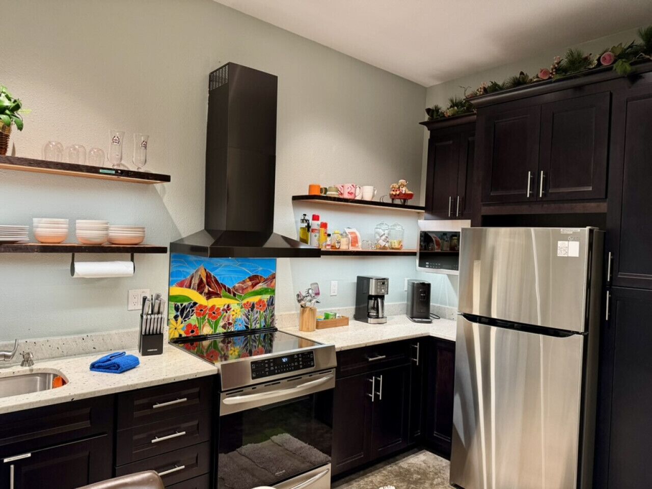 Refrigerador, microondas, horno, placa de cocina