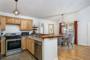 Fridge, microwave, oven, stovetop - Hydrangea Hideaway | Pets & Close to Black Mtn! (Black Mountain)