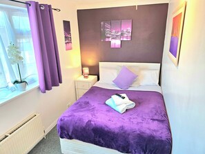 4 bedrooms, iron/ironing board, free WiFi, bed sheets - Gilling Villa Remarkable 4-bed House in Gillingham (Gillingham)
