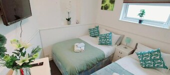 Gilling Villa Remarkable 4-bed House in Gillingham