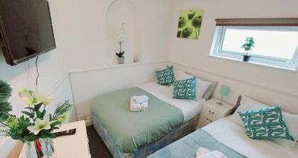 Gilling Villa Remarkable 4-bed House in Gillingham