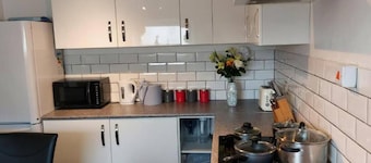 Gilling Villa Remarkable 4-bed House in Gillingham
