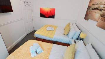 House | 4 bedrooms, iron/ironing board, free WiFi, bed sheets