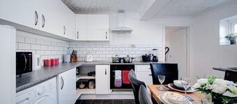 Gilling Villa Remarkable 4-bed House in Gillingham