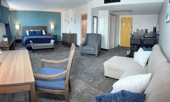 Studio Suite, 1 King Bed with Sofa bed, Non Smoking | Individually decorated, individually furnished, desk, laptop workspace