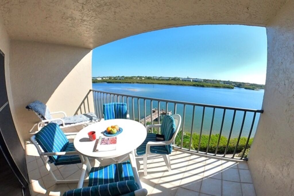Intracoastal Waterfront Coastal Condo, Dolphins from your patio!!