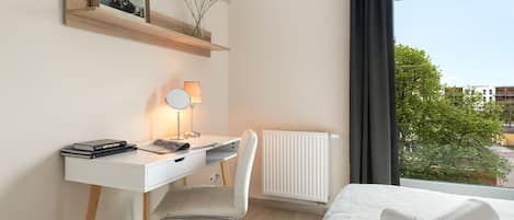 Deluxe Apartment | 1 bedroom, iron/ironing board, free WiFi, bed sheets