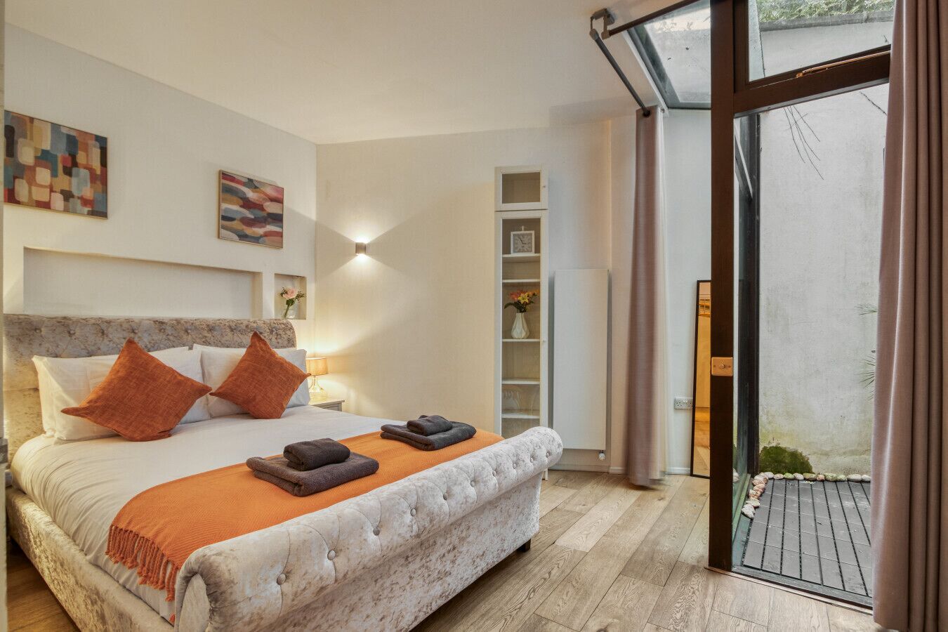 2 bedrooms, desk, iron/ironing board, travel cot