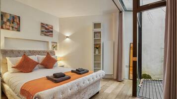 2 bedrooms, desk, iron/ironing board, travel cot