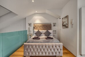2 bedrooms, desk, iron/ironing board, travel cot