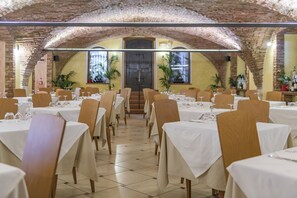 Restaurant - HOTEL REGINA DEL GARDA SUITE (Toscolano Maderno)