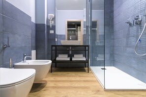 Amenidades de baño gratuitas y secadora de cabello 