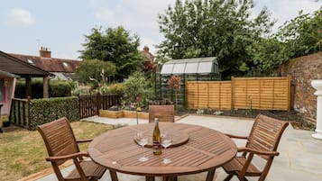 Cottage | Outdoor dining