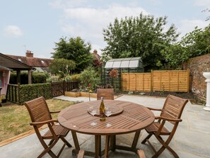 Outdoor dining - 36 High Street (Salisbury)