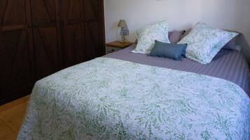 2 dormitorios, escritorio, tabla de planchar con plancha y wifi gratis