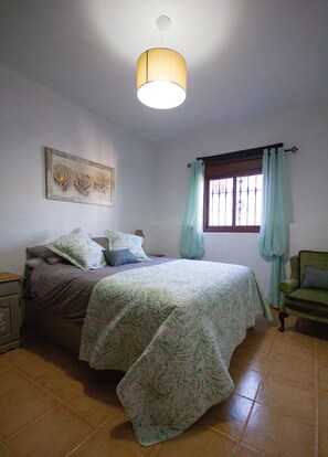 2 多间卧室、办公桌、熨斗/熨衣板、免费 WiFi