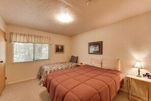 3 habitaciones, tabla de planchar con plancha, wifi y ropa de cama 