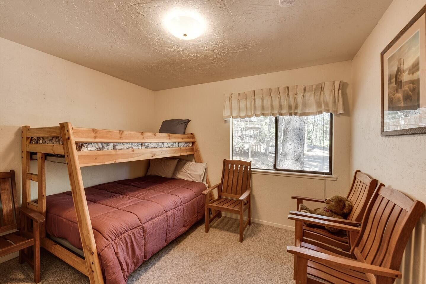 3 slaapkamers, een strijkplank/strijkijzer, wifi, beddengoed