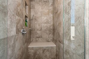Combined shower/bathtub, hair dryer, towels, soap