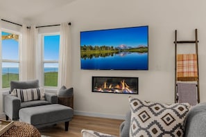Smart TV, fireplace, offices - @ Marbella Lane – Wave HS w/EV Charger, Oceanfront! (Oak Harbor)